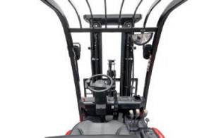 1.采用優(yōu)化設(shè)計(jì)的寬視野門(mén)架-杭州叉車(chē)電動(dòng)叉車(chē) 1.采用優(yōu)化設(shè)計(jì)的寬視野門(mén)架-杭州叉車(chē)電動(dòng)叉車(chē)